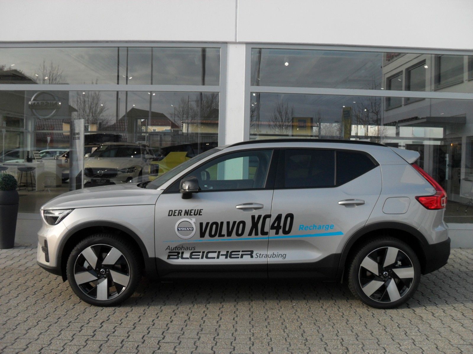 Fahrzeugabbildung Volvo XC40 Recharge Plus Single Motor Extended Range