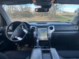 Toyota Tundra CrewMax 5.7 V7 mit LNG, Preis VB, MwSt - Toyota Tundra mit Benzin-Antrieb: Geländewagen, 5.7