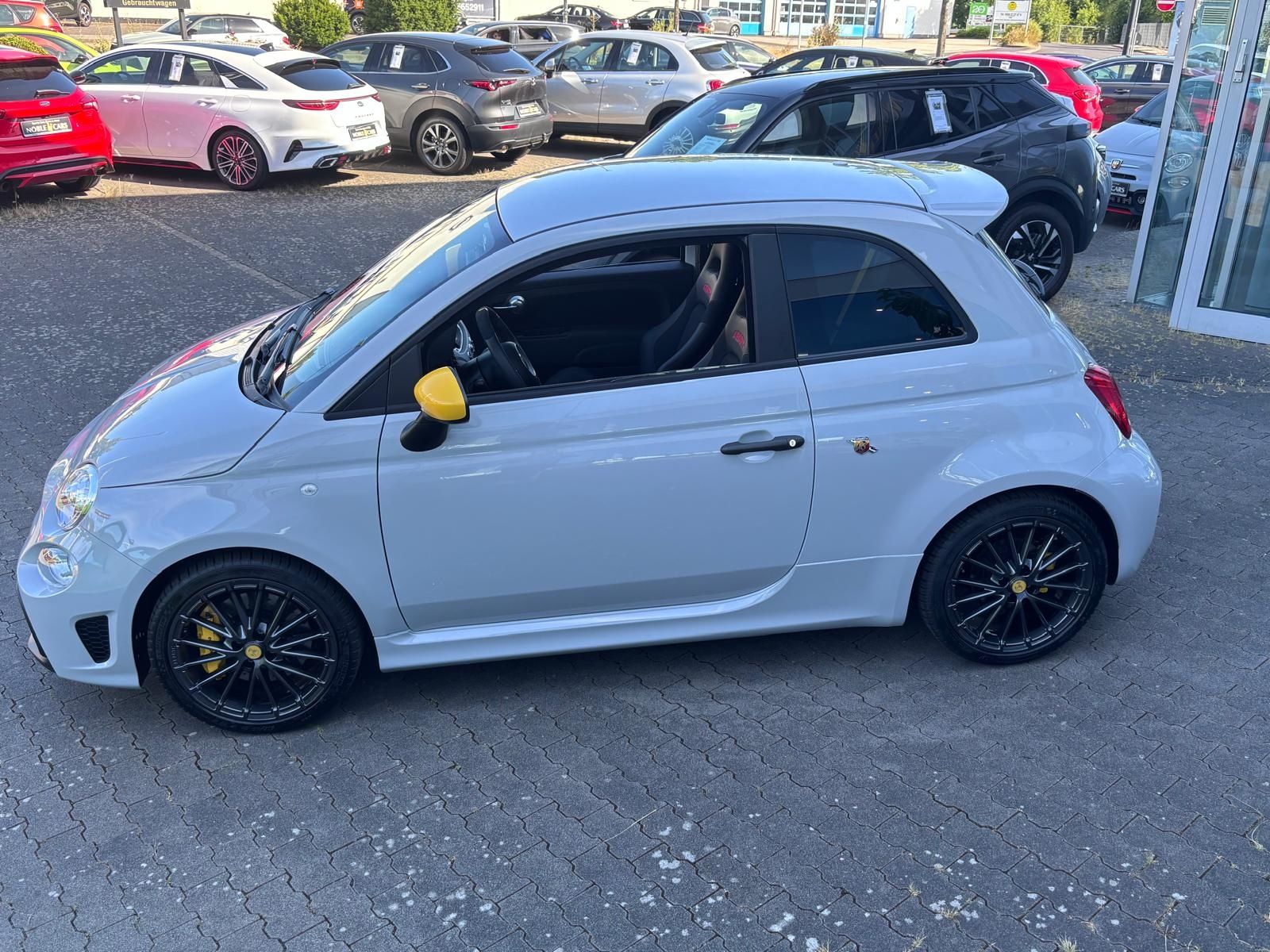 Fahrzeugabbildung Abarth 695 Competizione BEATS SOUNDSYSTEM NAVI ALU