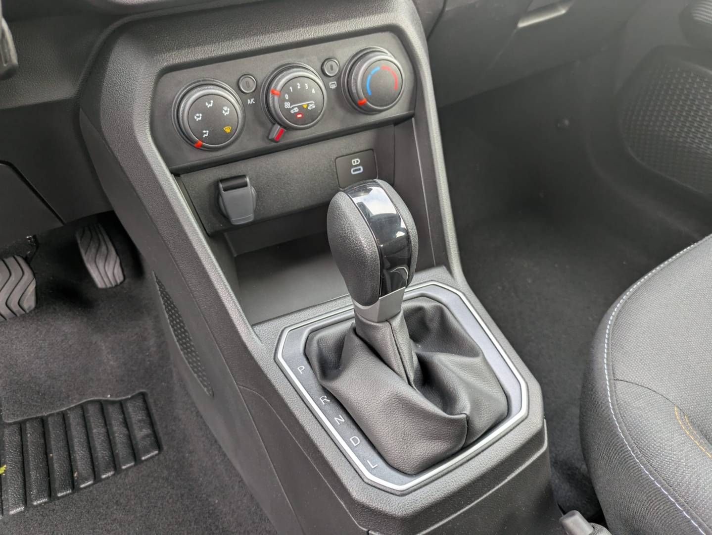 Fahrzeugabbildung Dacia Sandero Stepway Expression TCe 90 CVT