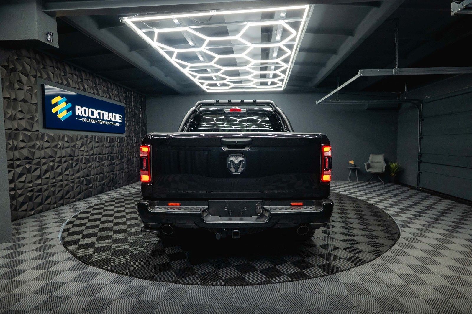 Fahrzeugabbildung Dodge RAM 5.7 V8 HEMI 4x4 Built to Serve AXLE LOCK FOX