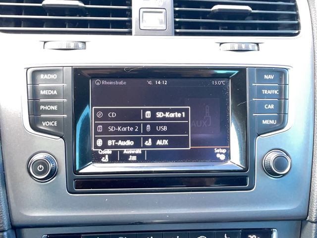 Volkswagen Golf VII Lim. 1.6 TDI DSG*NAVI*PARKPILOT*SHZ*