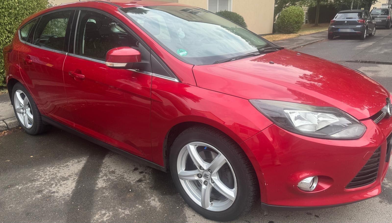 Ford Focus 2011 — interior