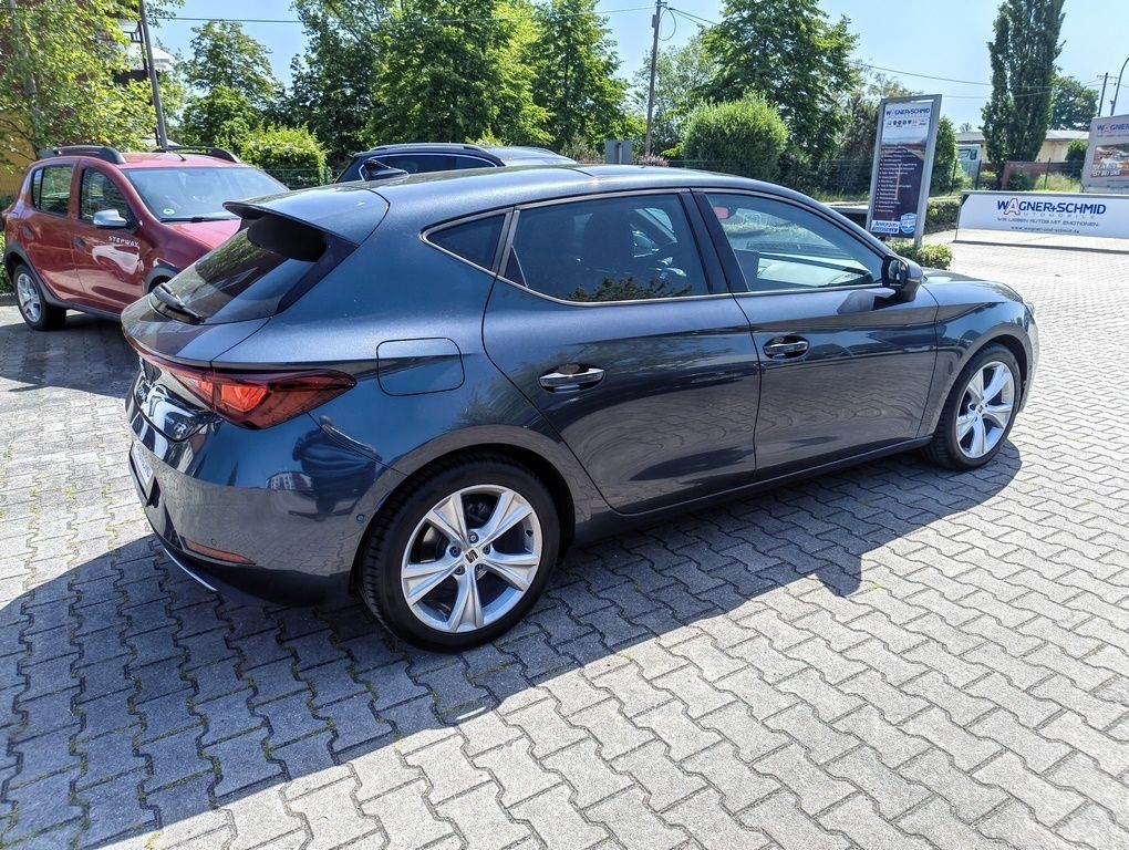 Fahrzeugabbildung SEAT Leon FR 2.0 TDI + Panorama + Fahrschulumbausatz