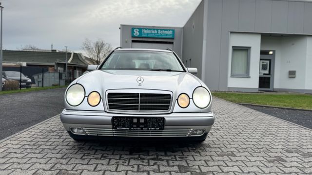 Mercedes-Benz E 200 T ELEGANCE