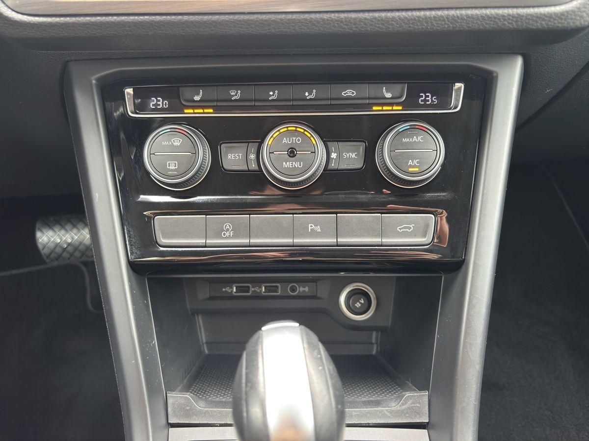 Touran Comfortline DSG PDC v+h KLIMAAUTO LED