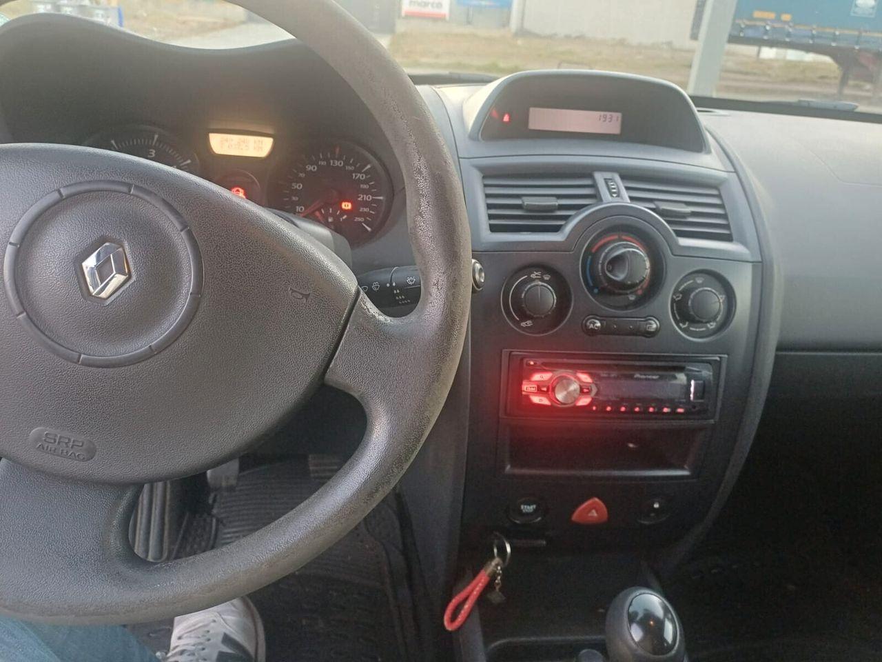 Renault Megane 2006 — photo 11