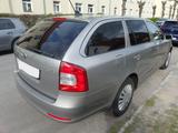 Skoda Octavia 1.4 TSI Elegance Combi Elegance - Skoda Octavia aus 2011: Kombi