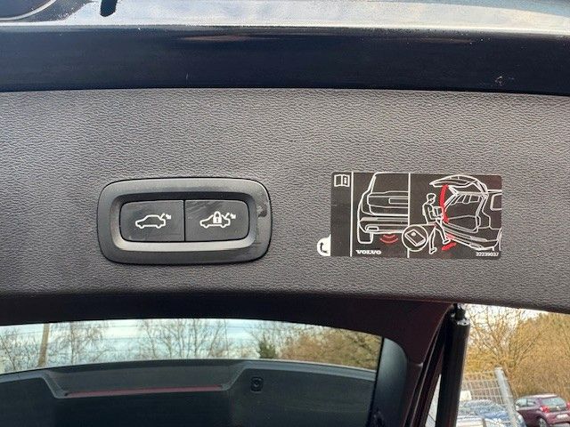 Fahrzeugabbildung Volvo XC 40 XC40 Momentum Pro KAMERA LEDER ASSISTENTEN