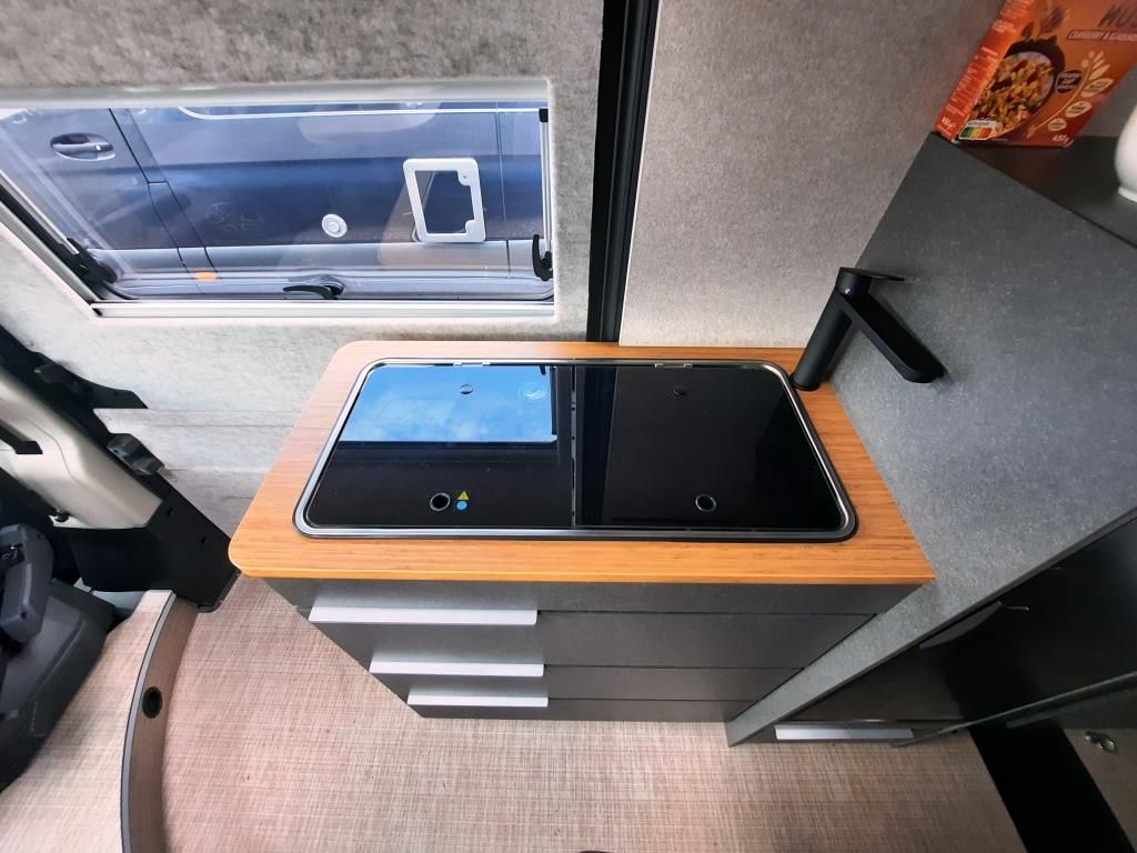 Fahrzeug Übersicht 14 Fahrzeugabbildung HYMER / ERIBA / HYMERCAR Camper Van Redwood 600 Verfüg./Sparen Sie 4.550,