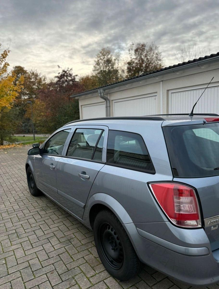 Opel Astra 2007 — вигляд ззаду