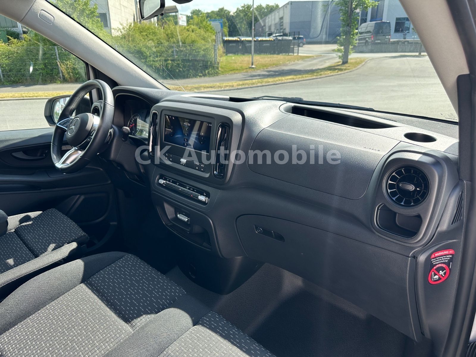 Fahrzeugabbildung Mercedes-Benz Vito Tourer 119 PRO lang/9 Sitze/Navi/LED/Kamera