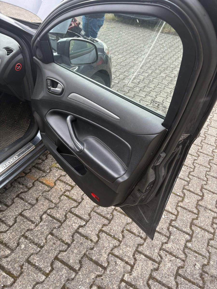 Ford Mondeo 2010 — photo 11