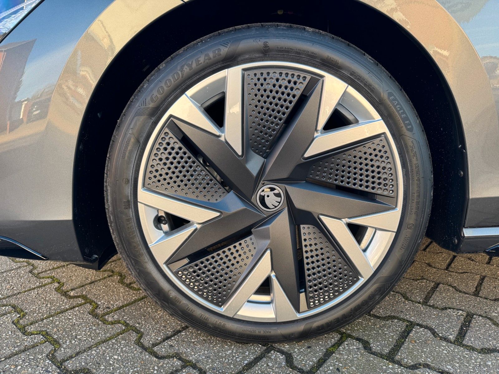 Fahrzeugabbildung SKODA Superb Combi Sportline
