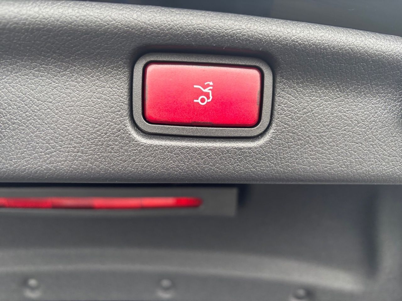 Fahrzeugabbildung Mercedes-Benz C 300 e 4M ACC AUT DynLicht Fernlichtass. Kam.