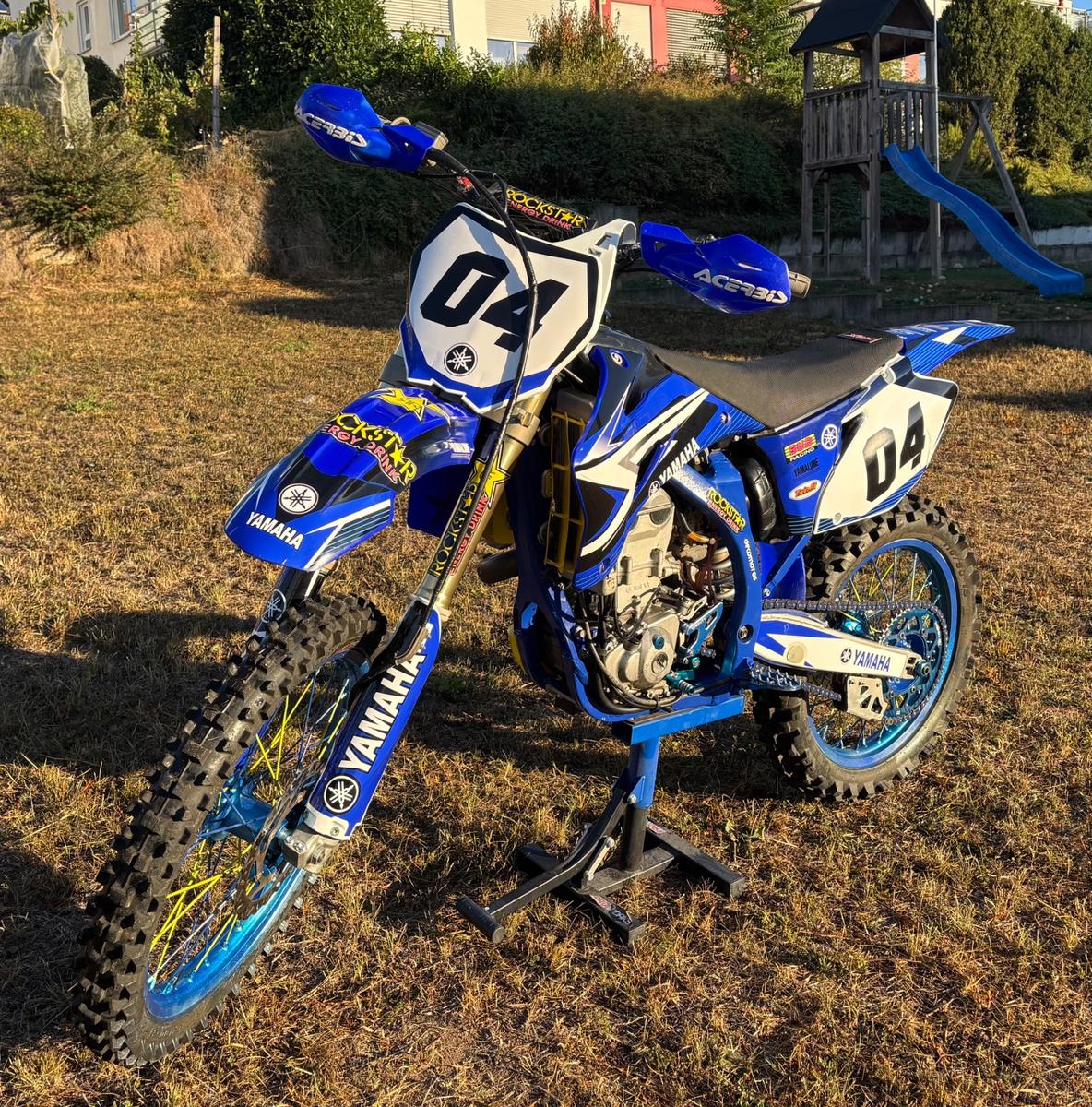 Yamaha  2006 — вигляд ззаду