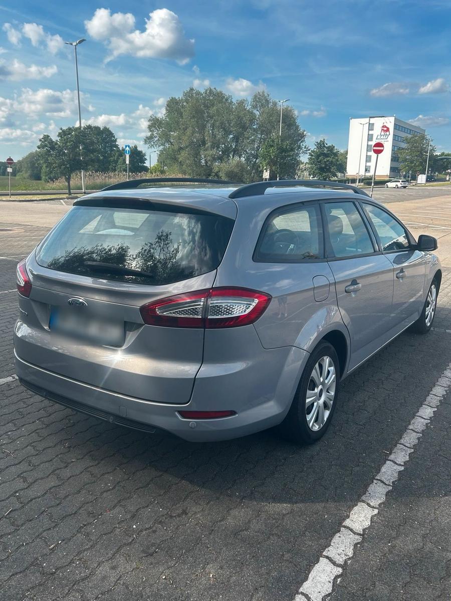 Ford Mondeo 2010 — interior