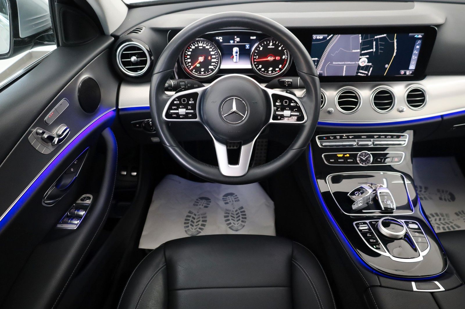 Fahrzeugabbildung Mercedes-Benz E 220d, Avantgarde, Leder,Navi,LED,SH,Kamera,AHK