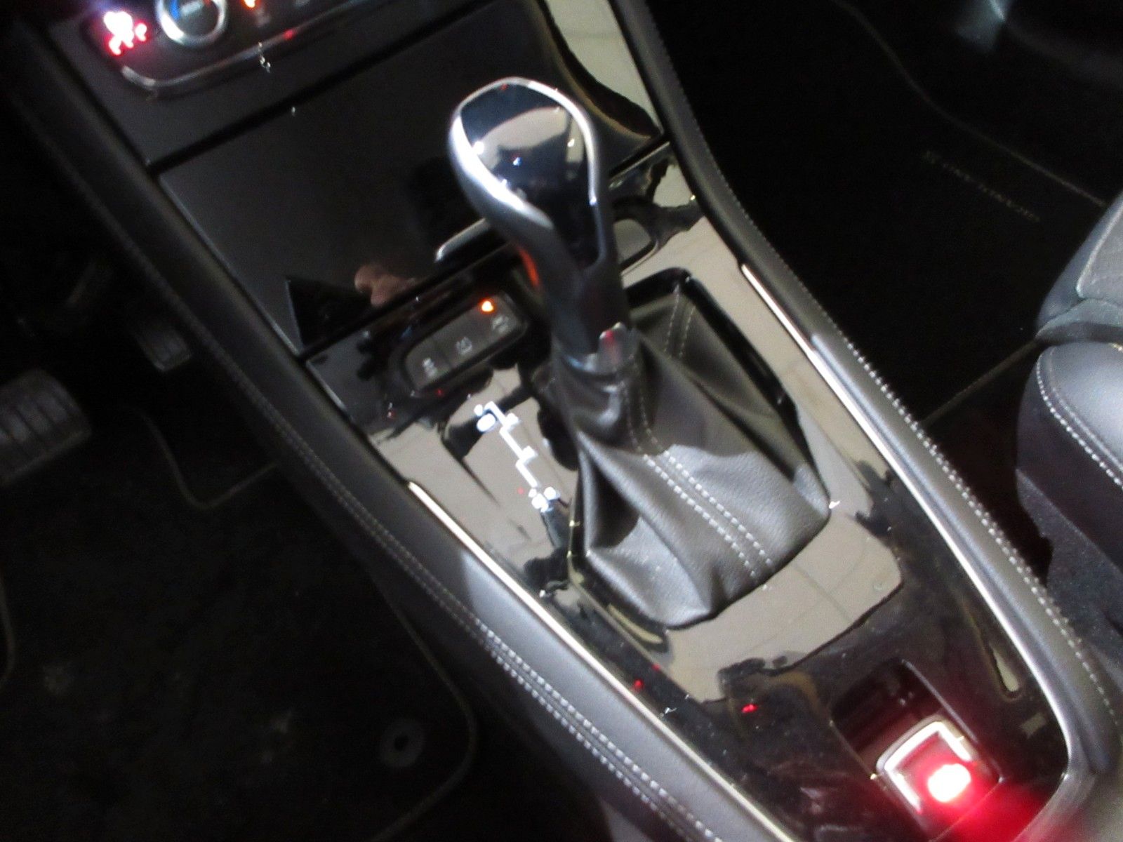 Fahrzeugabbildung Opel Grandland X 1.2T ULTIMATE LED/NAVI/SHZ/LHZ/CAM