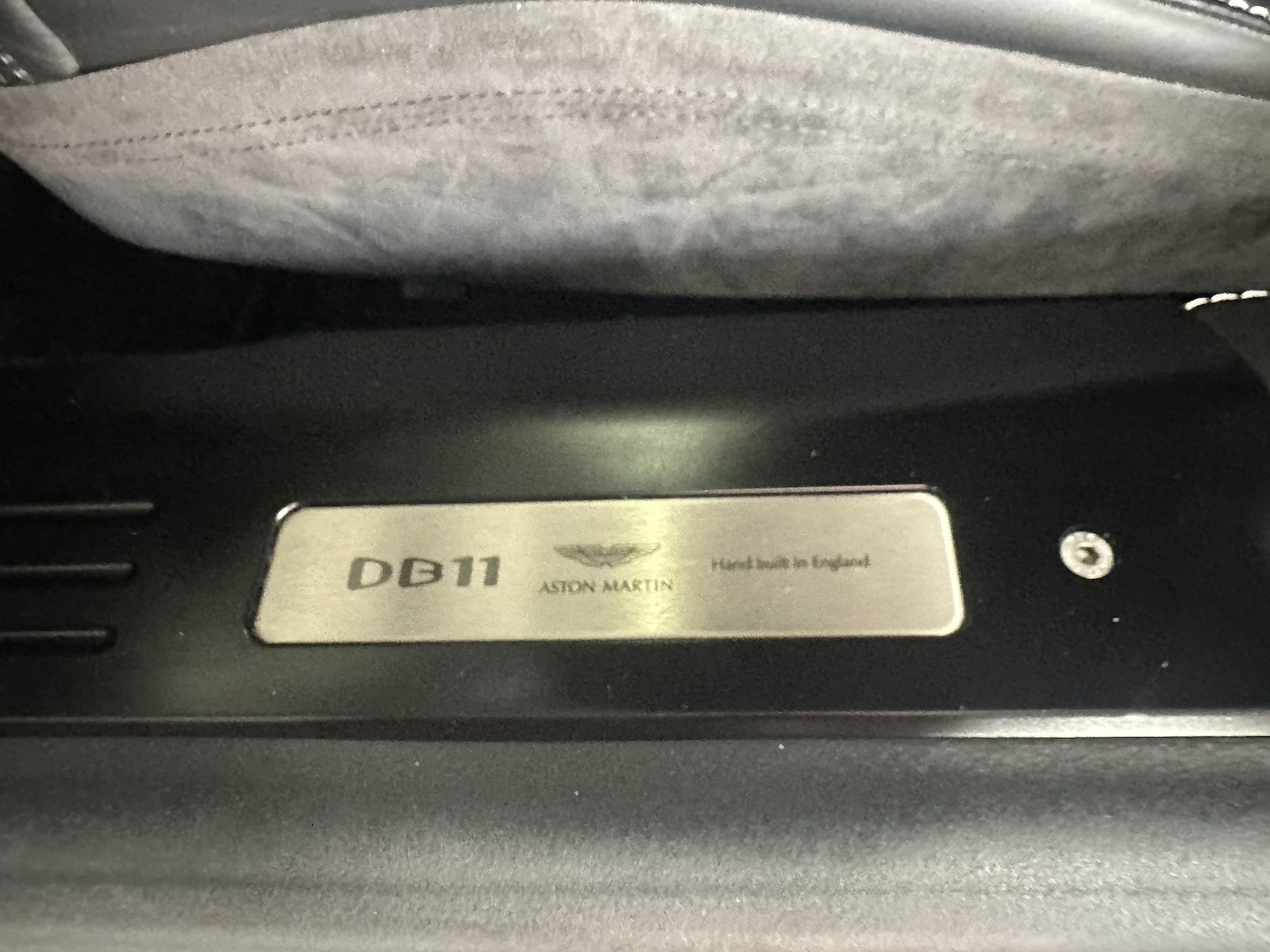 Fahrzeugabbildung Aston Martin DB11 V 12 AML Special Colour/Black-Tech-Pack/