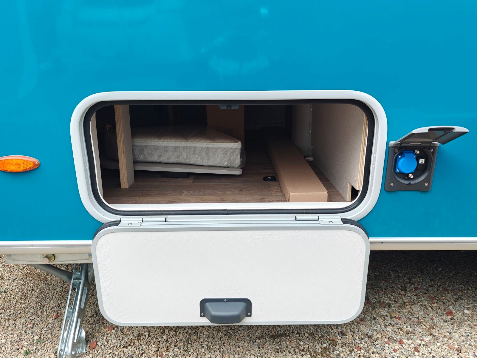 Fahrzeugabbildung HYMER / ERIBA / HYMERCAR Touring 642 Harbour Blue - JETZT 7.344€ SPAREN !