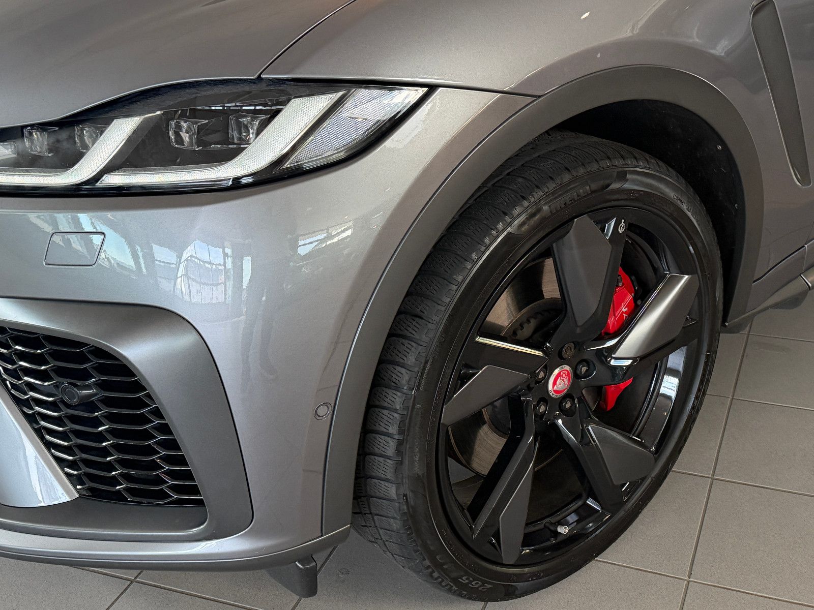 Fahrzeugabbildung Jaguar F-PACE SVR /PANO/MERIDIAN/360°KAM/HUD/AMBIENTE
