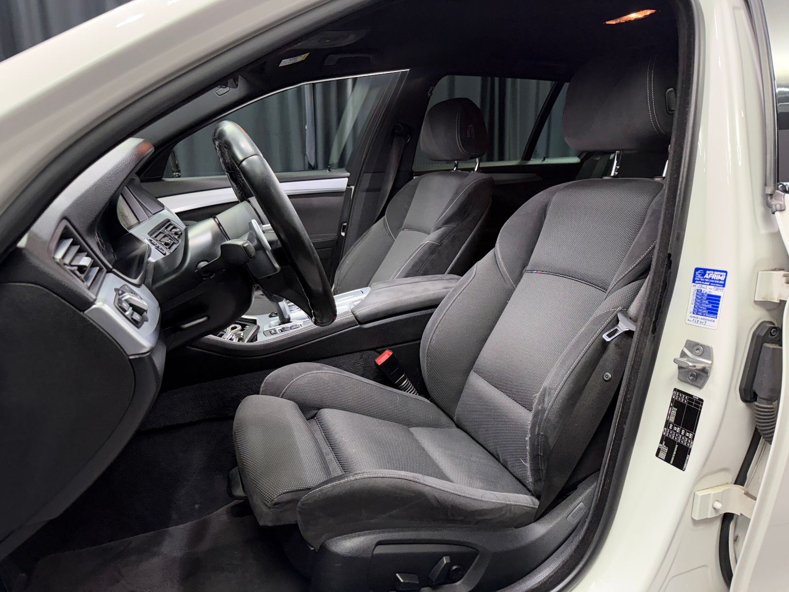 Fahrzeugabbildung BMW 520 d Touring|M-Paket|HIFI|PDC|Komfortzugang