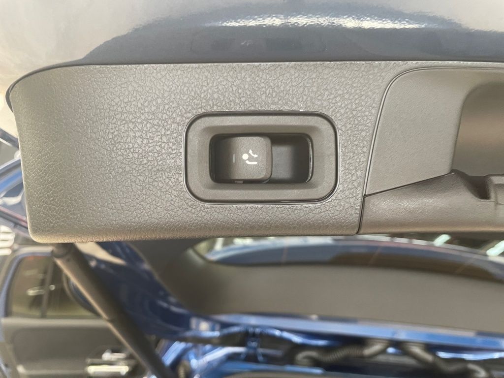 Fahrzeugabbildung Mercedes-Benz GLB 200 d 4MATIC 360 AHK AUT DynLicht Kam. LED