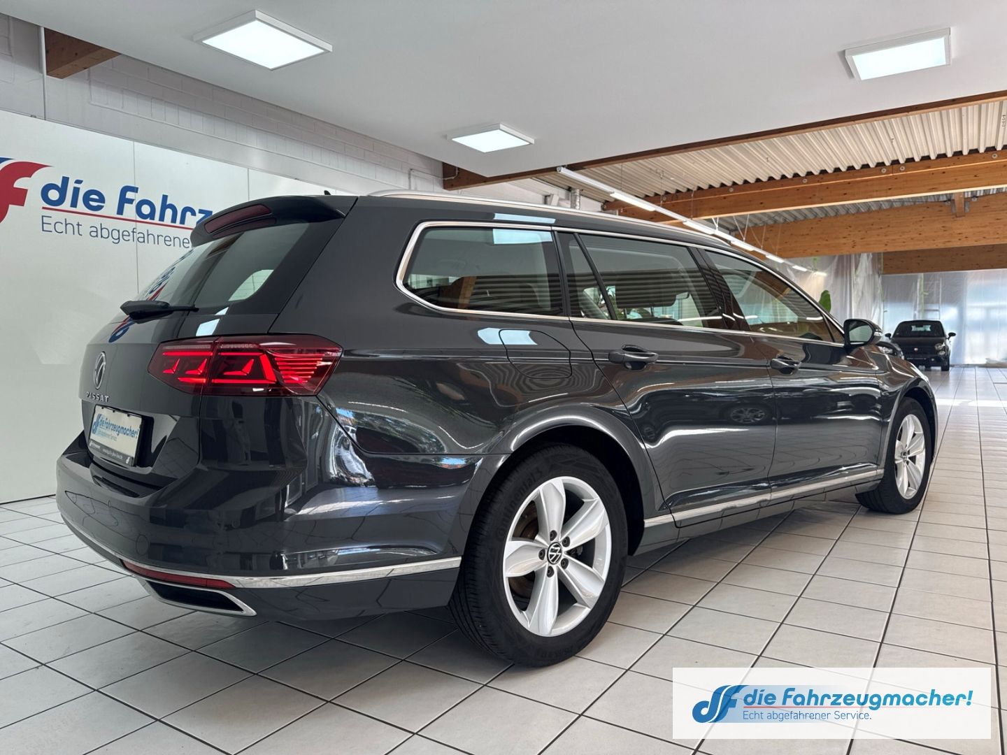 Fahrzeugabbildung Volkswagen Passat Variant Elegance 1.5 TSI BMT Start-Stopp