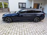 BMW 330e Touring_M-Sport_HUD_AHK_PAN_8-fach