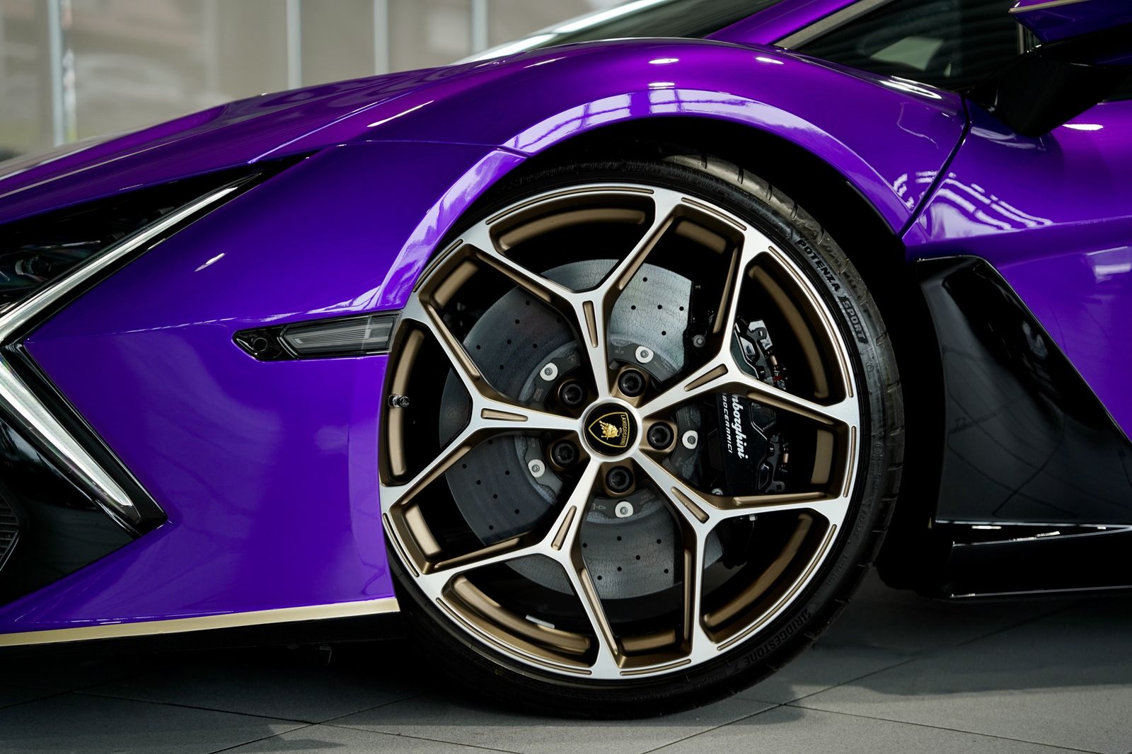Lamborghini Revuelto
