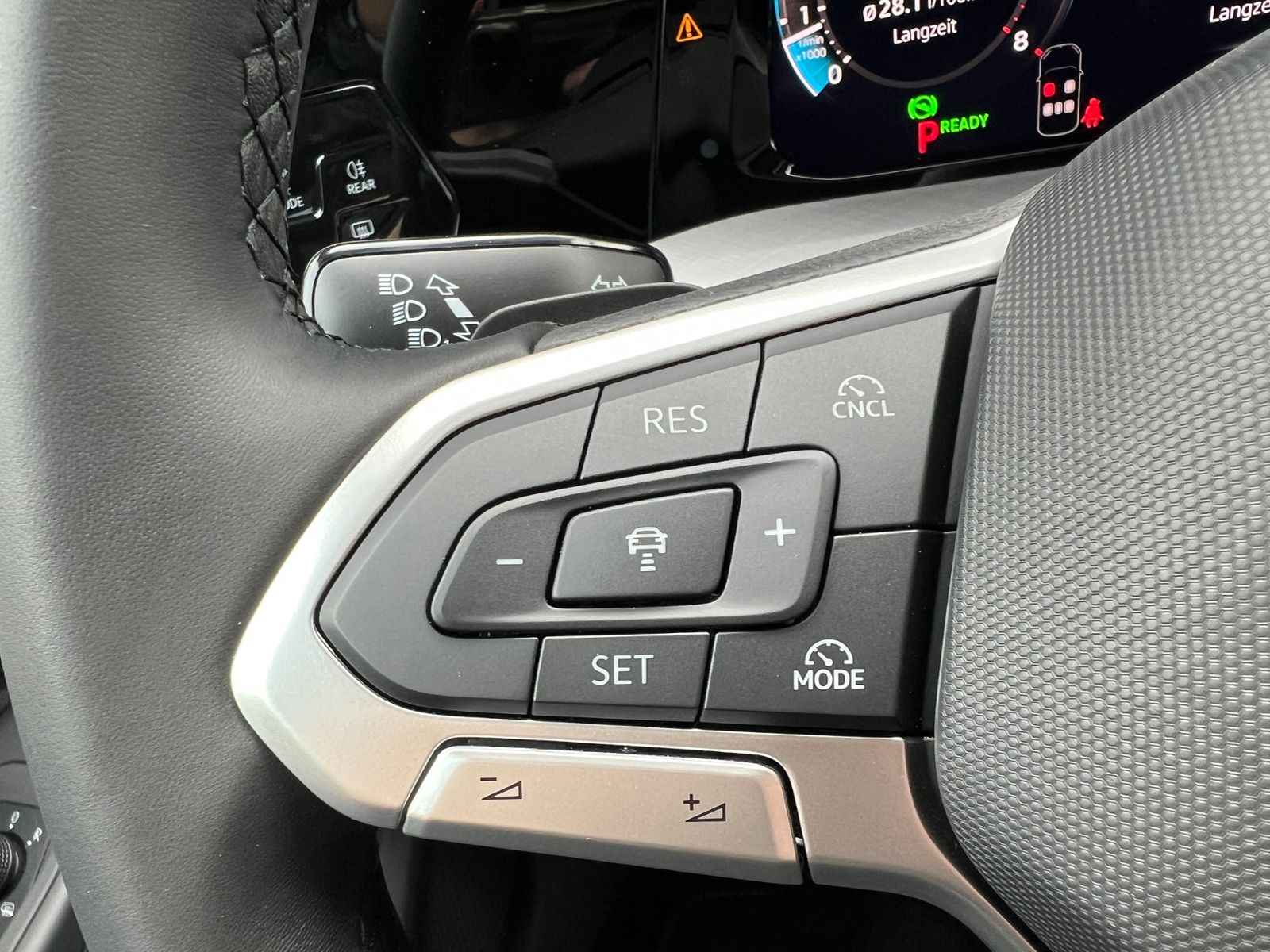 Fahrzeugabbildung Volkswagen Golf VIII Life 1.5 eTSI DSG *LED, ACC, Kamera, 1