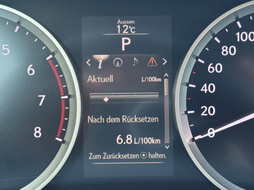 Fahrzeugabbildung Lexus IS 300h Vollhybrid Leder Kamera Winterreifen
