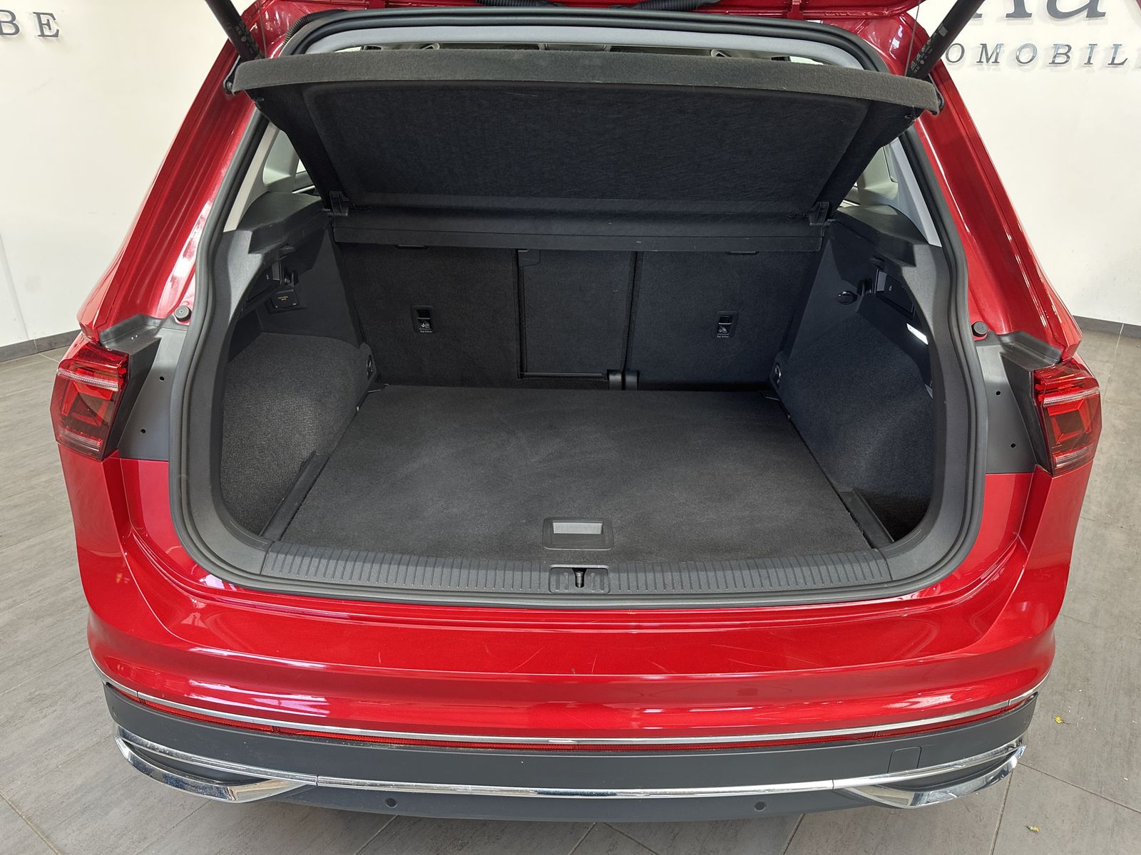 Fahrzeugabbildung Volkswagen Tiguan 1.5 TSI DSG Elegance NAV+MATRIX+ACC+AHK