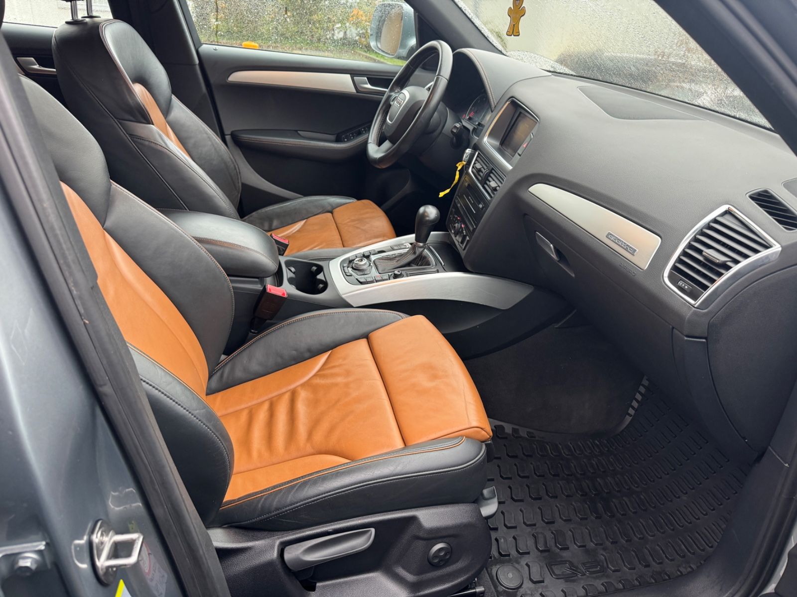 Fahrzeugabbildung Audi Q5 2.0 TDI quattro S Line Leder+Navi+Xenon