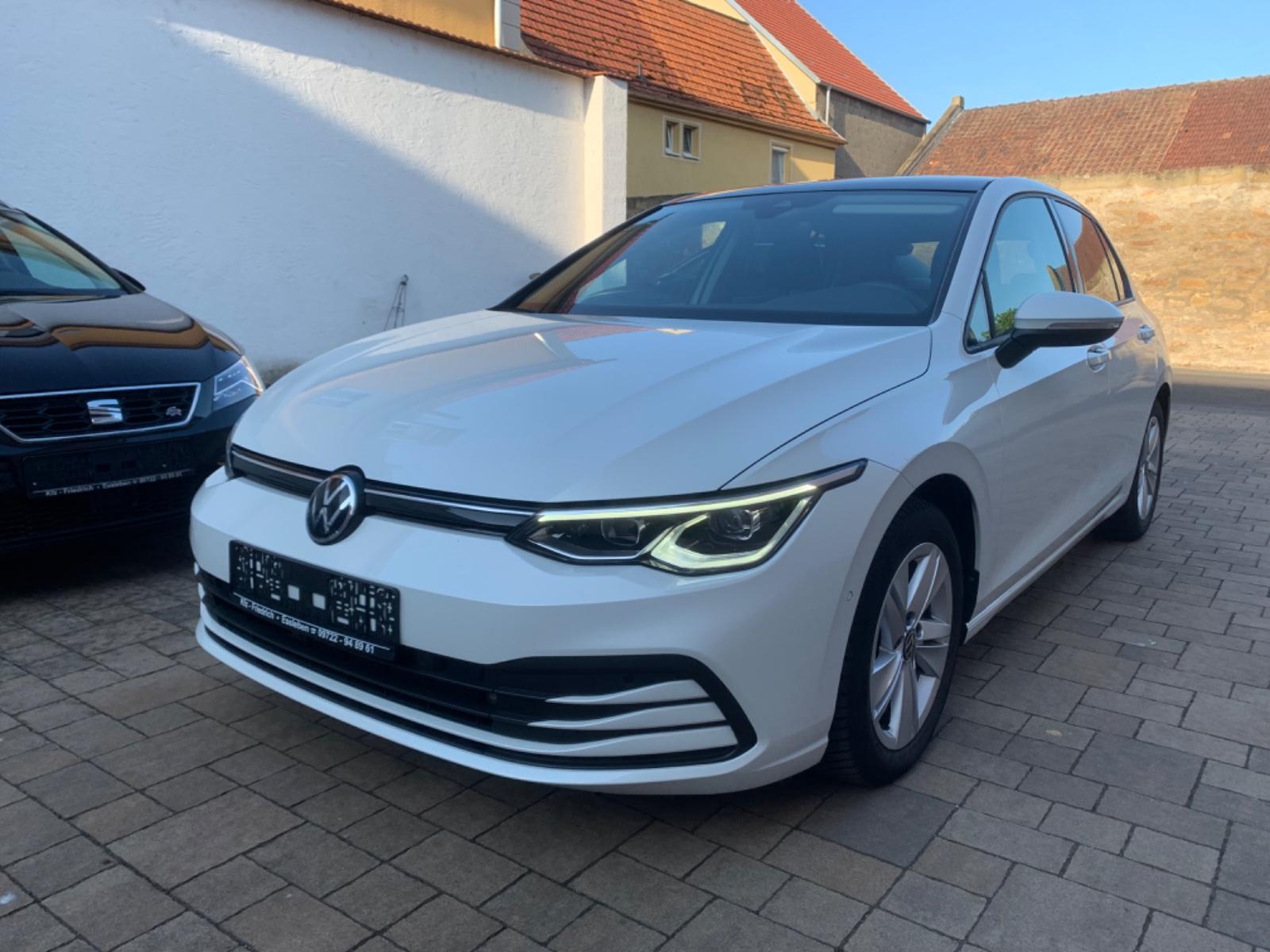 Volkswagen Golf VIII Lim. Life Panorama Automatik