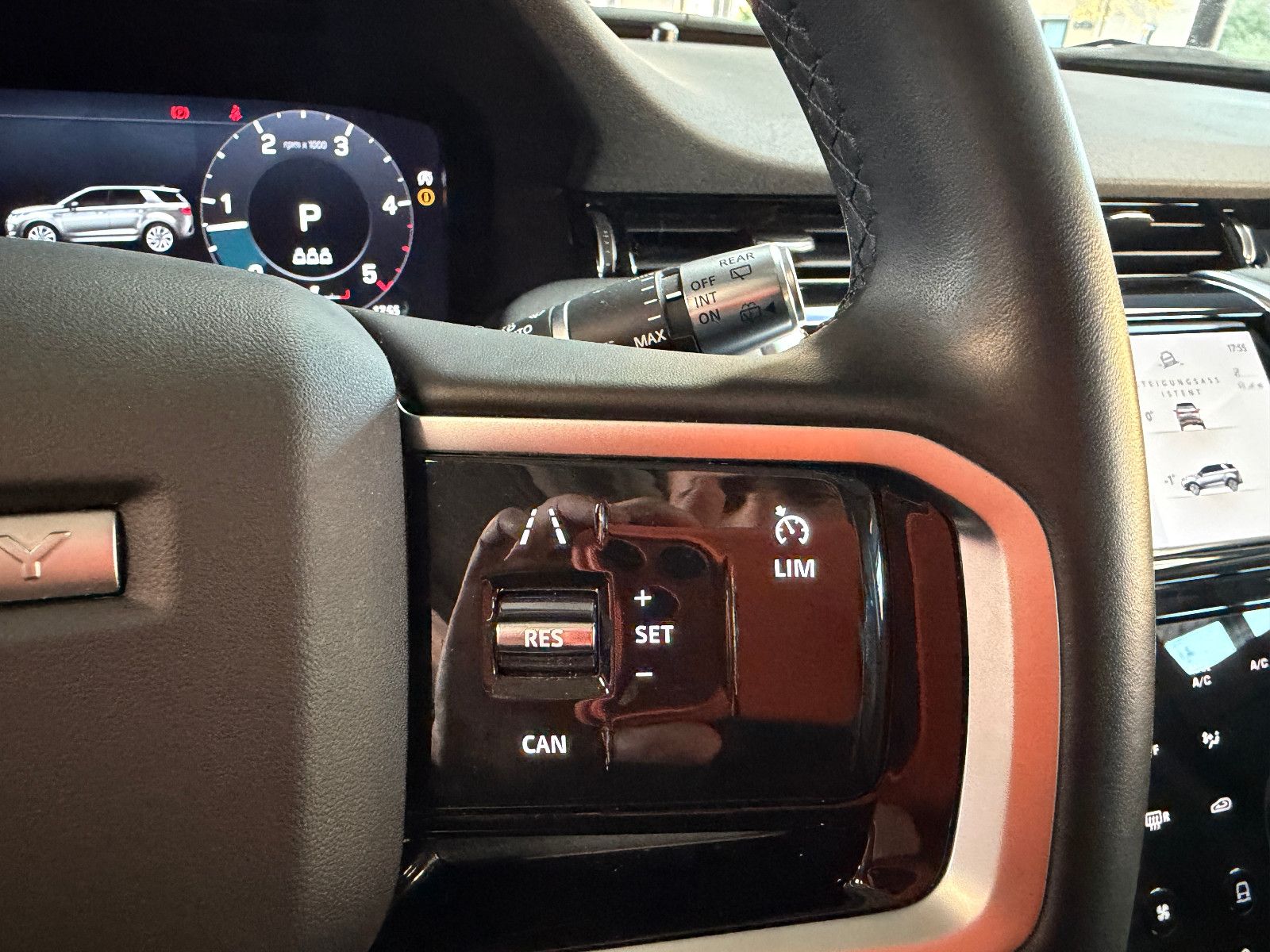 Fahrzeugabbildung Land Rover Discovery Sport SE AWD/PANO/KAMERA/LEDER/LED