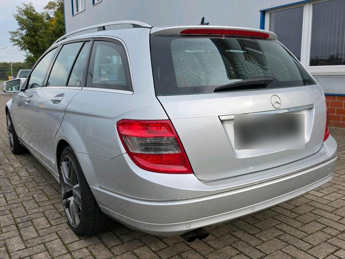 Mercedes-Benz C180 2010 — photo 8