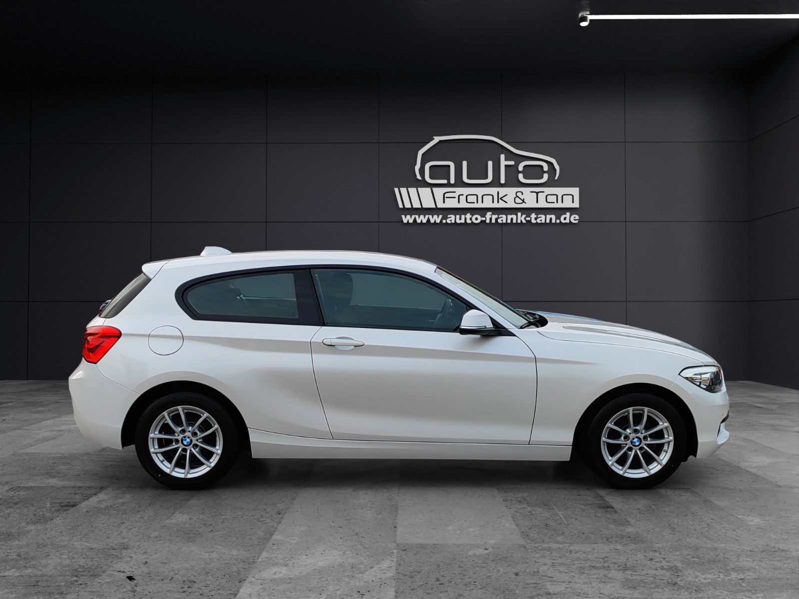 Fahrzeugabbildung BMW 118 d xDrive Advantage*Navi*SitzHZ*Ambiente*PDC*