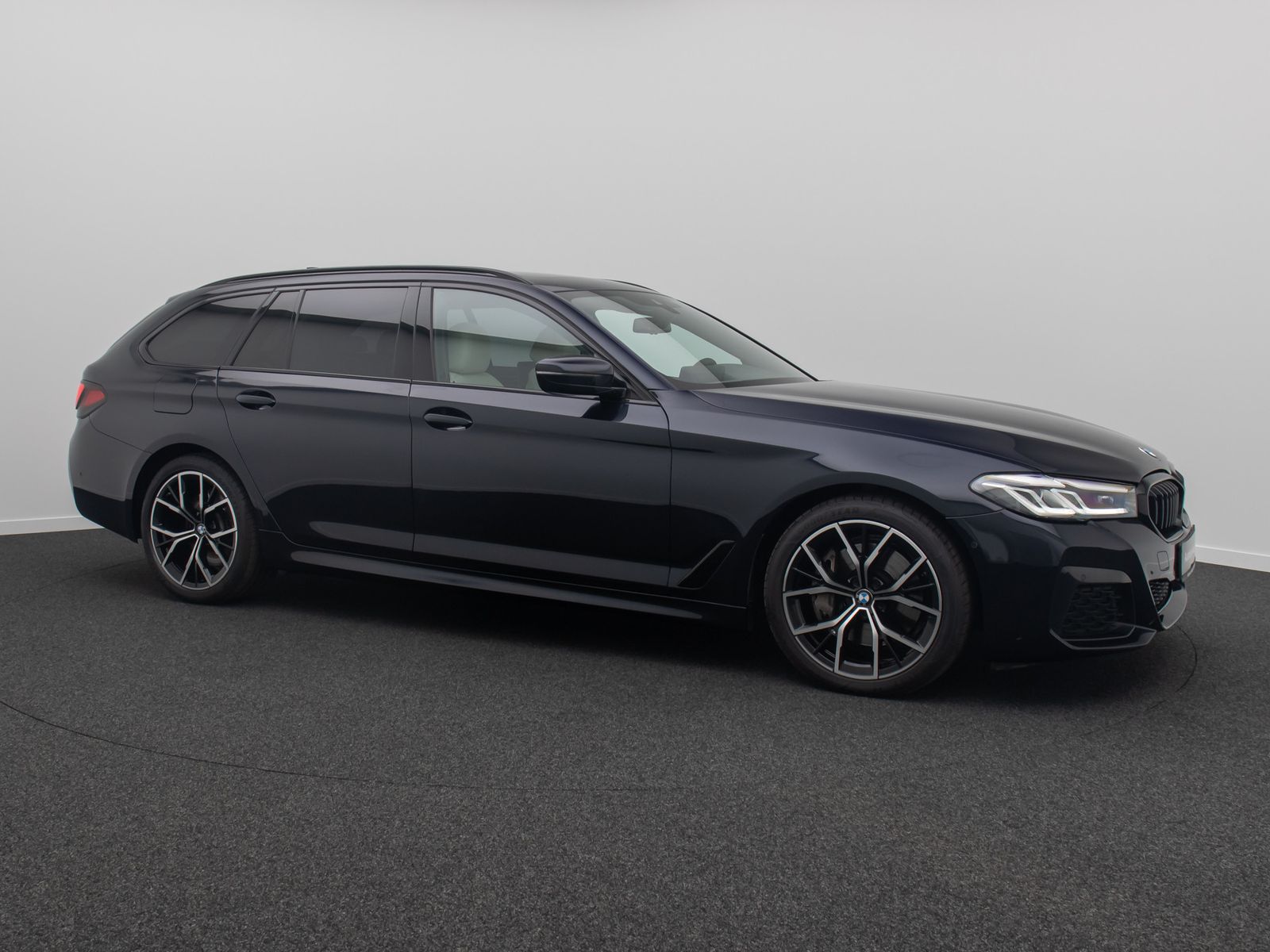 Fahrzeugabbildung BMW 540d xD M Sport FondEnt Kamera HiFi Panorama TV