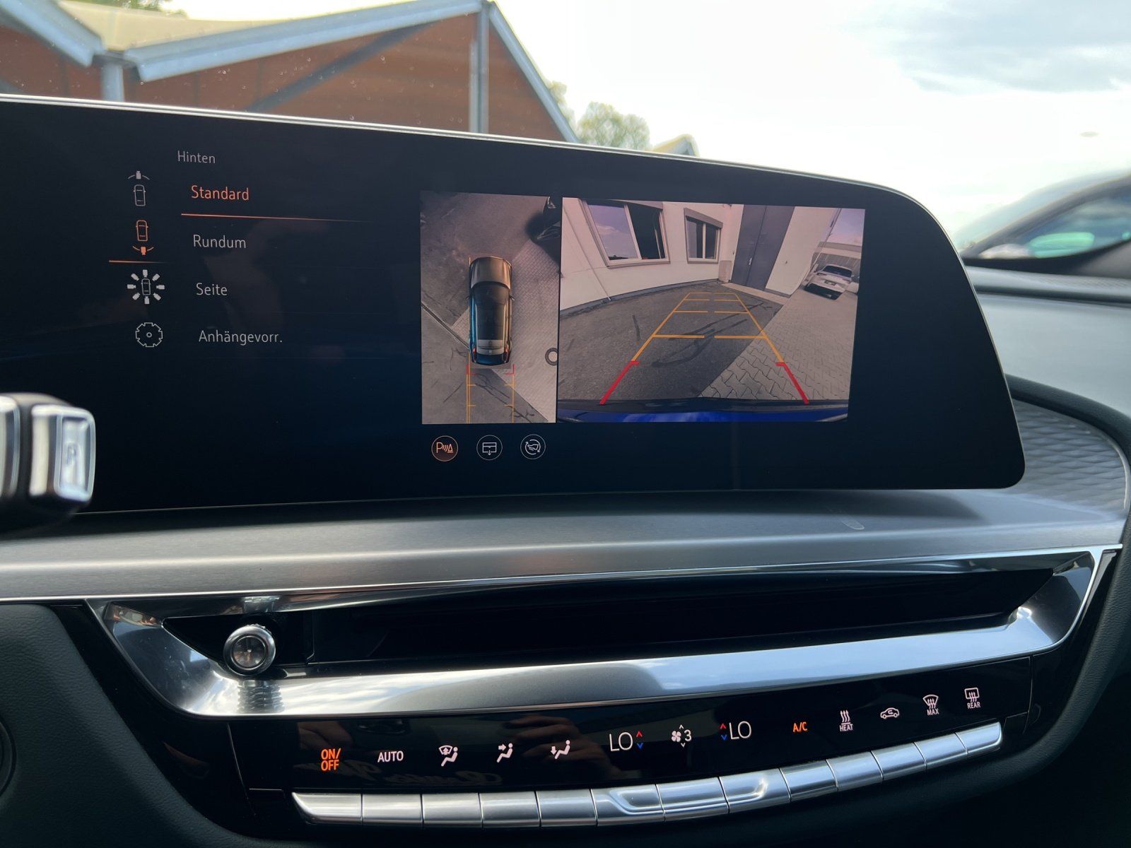Fahrzeugabbildung Cadillac Lyriq AWD Sport/PANO-DACH/MASSAGE/AKG/ACC/360°KA