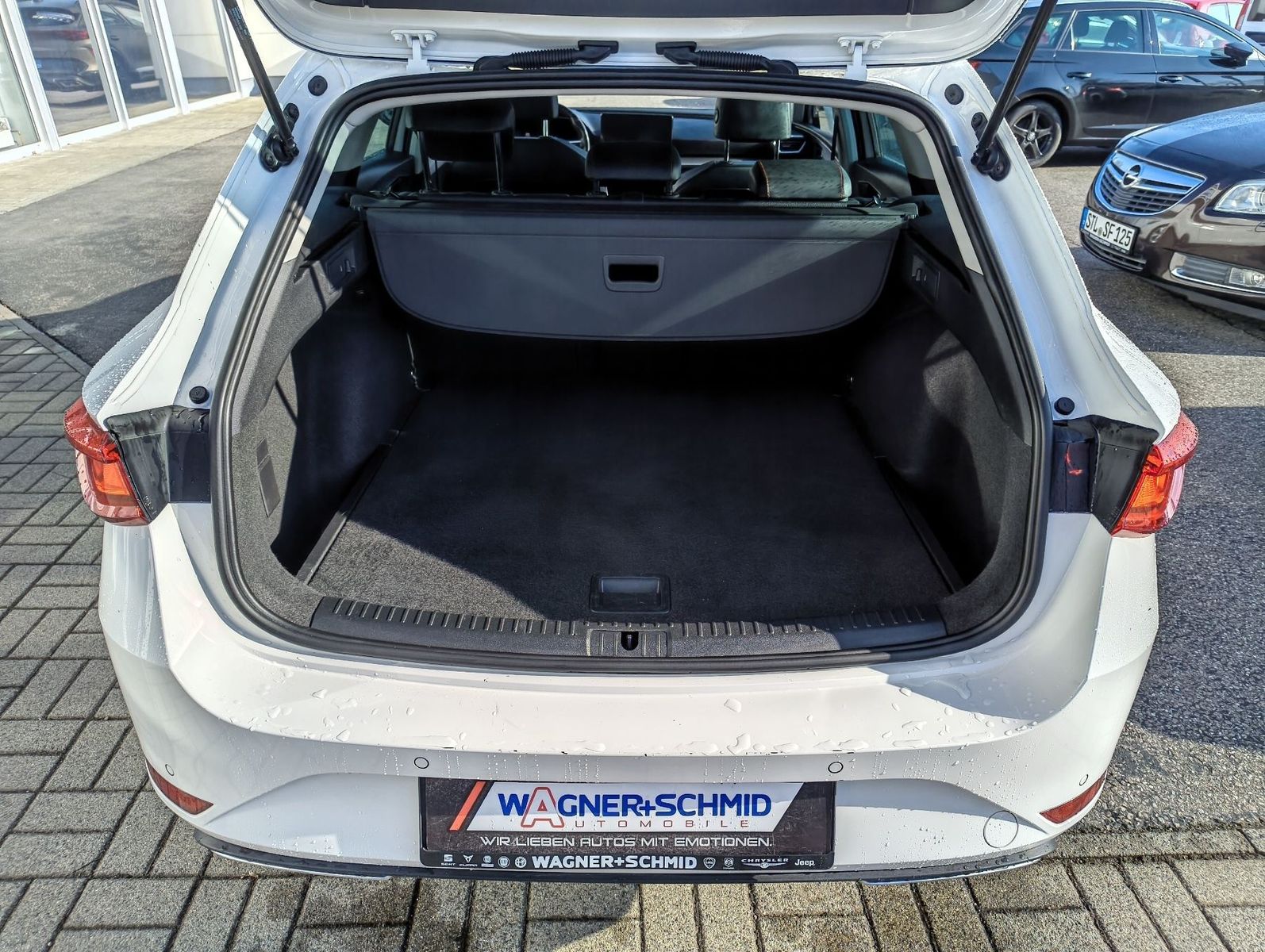 Fahrzeugabbildung SEAT Leon Sportstourer FR 2.0 TDI DSG
