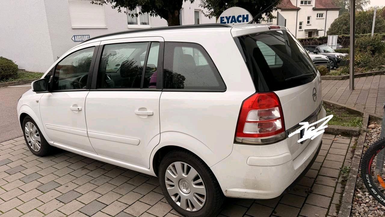 Opel Zafira 2012 — photo 9