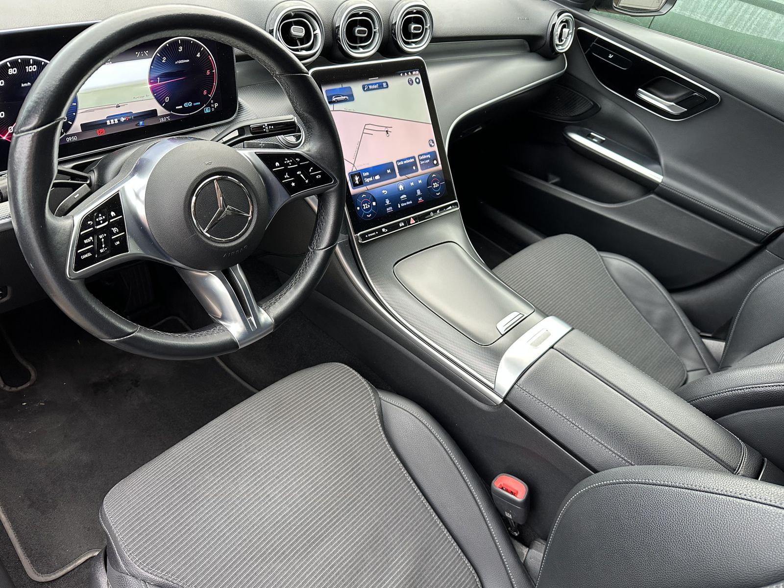 Fahrzeugabbildung Mercedes-Benz C 200d T Avantgarde NAV+LED+VCOCK+CARPLAY+1HD+PP
