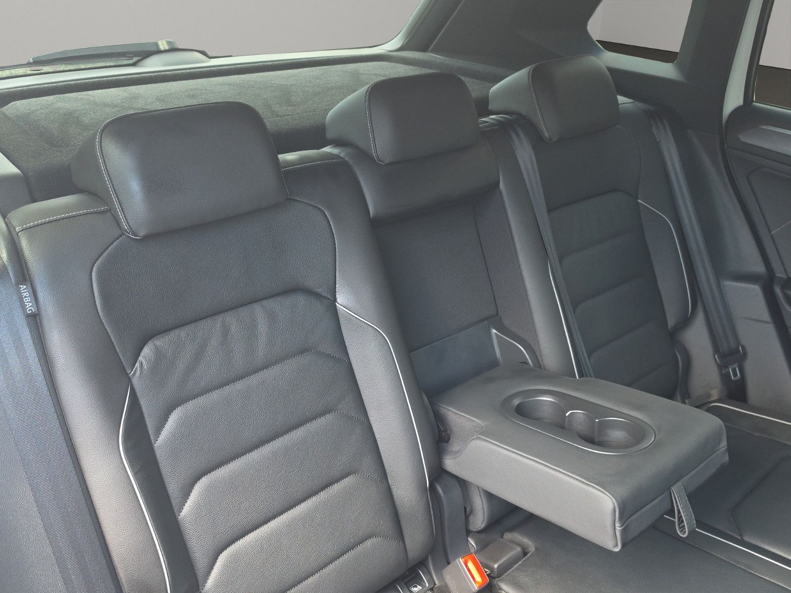 Fahrzeugabbildung Volkswagen Tiguan  R-LINE HiGHLiNE  4MOTION PANORAMA DACH