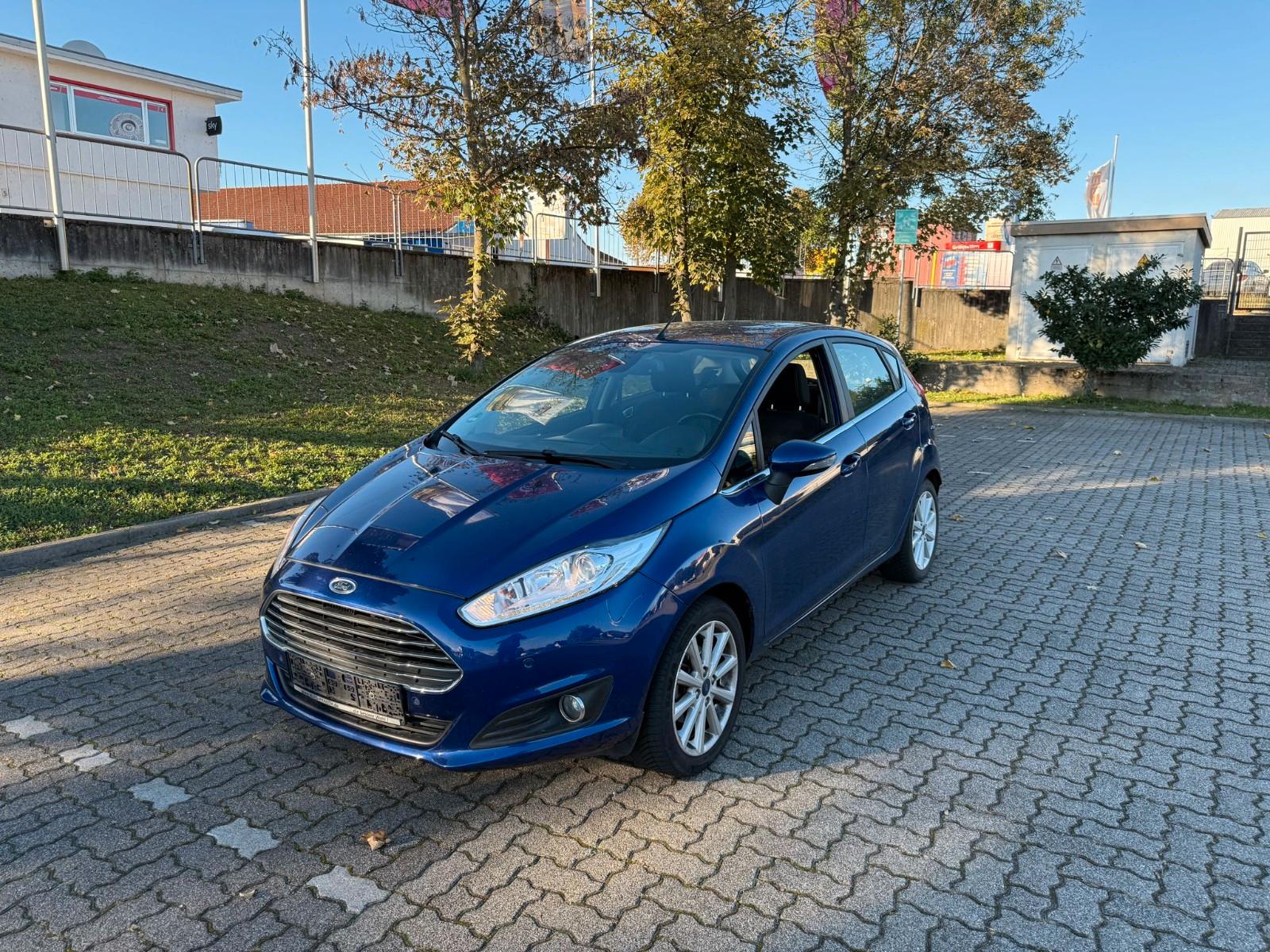 Ford Fiesta Titanium/SHZ/Navi/Pdc v+h