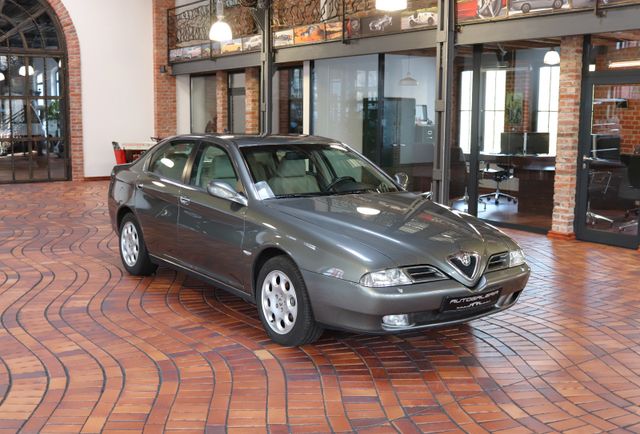 Alfa Romeo Alfa 166 2.5 V6  Distinctive Sammlerfahrz. 1Hand