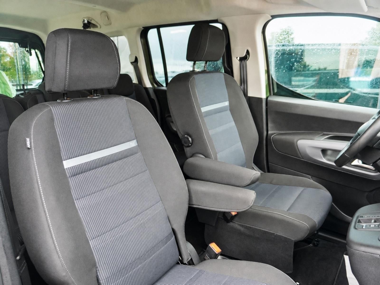 Fiat Doblo Maxi Kombi 130 AT 7-Sitzer + 10-Zoll-Navi
