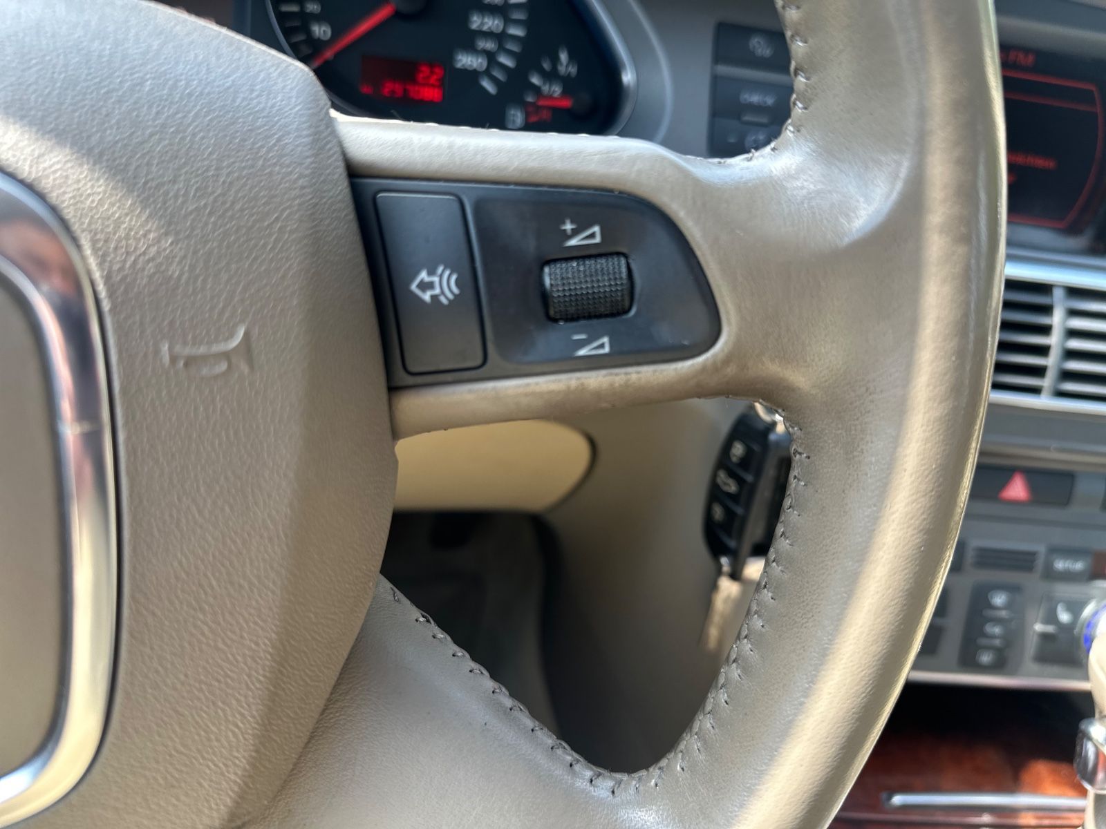 Fahrzeugabbildung Audi A6 Lim. 2.4/II.HAND/Navi/Leder/AHK/SHZ/Tempomat