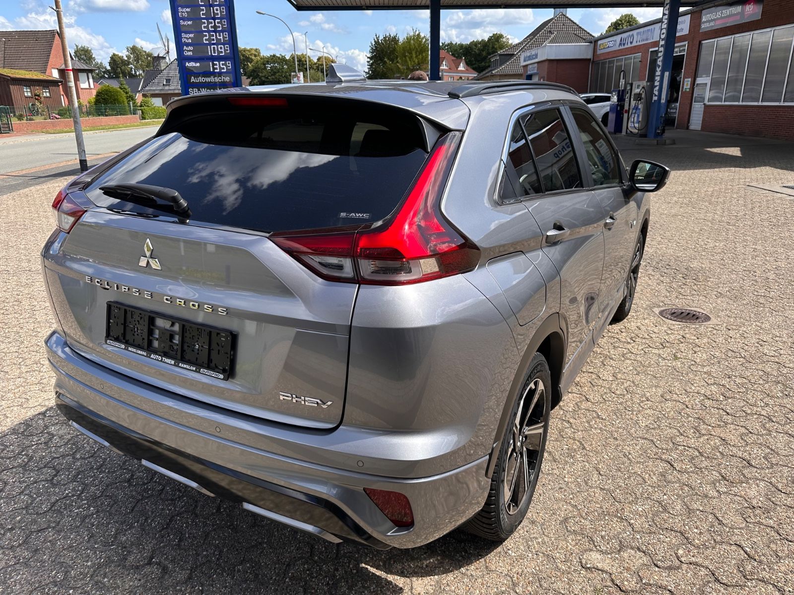 Fahrzeugabbildung Mitsubishi Eclipse Cross 2.4 Hybrid 4WD Select AHK/ACC/360°
